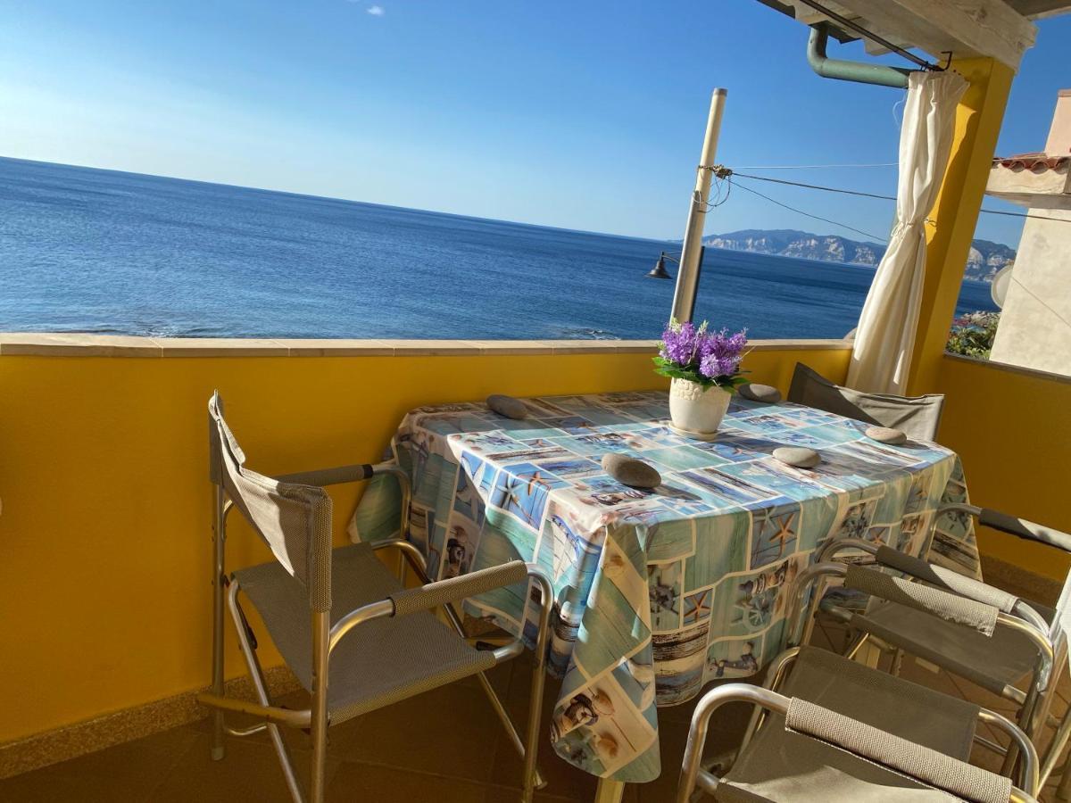 La Casa Gialla Cala Gonone Bagian luar foto