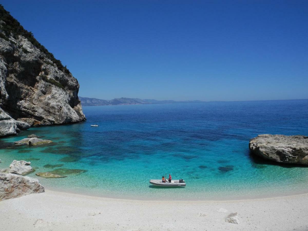La Casa Gialla Cala Gonone Bagian luar foto
